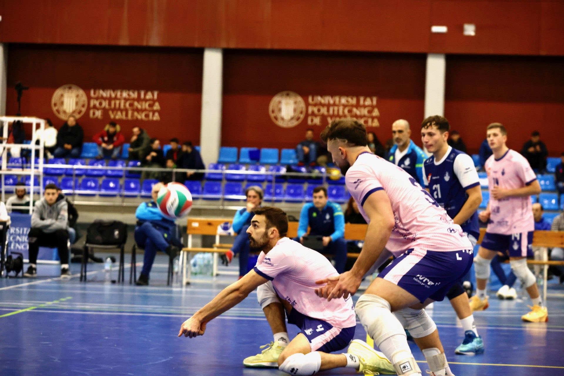 El Conqueridor vence con solvencia al Voleibol Villena Petrer El Conqueridor vence con solvencia al Voleibol Villena Petrer