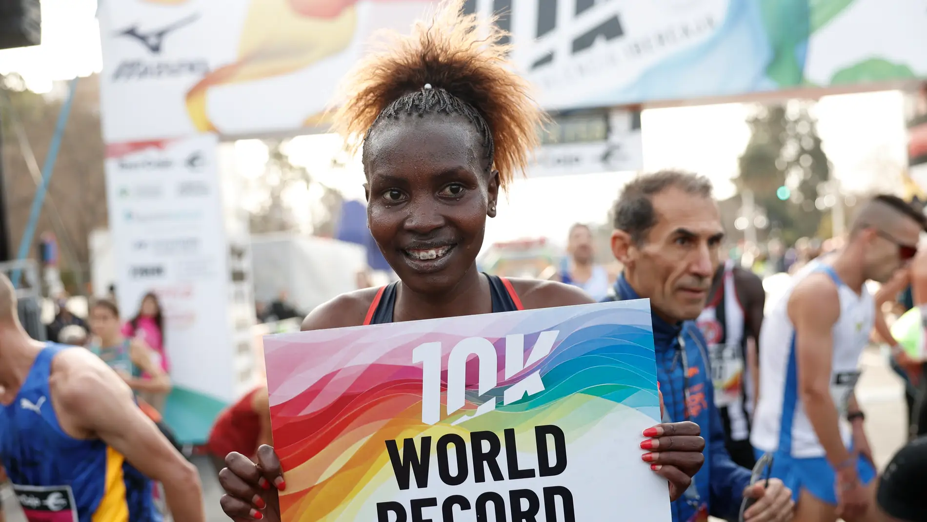 Agnes Jebet bate el récord del mundo en el 10K de Valencia