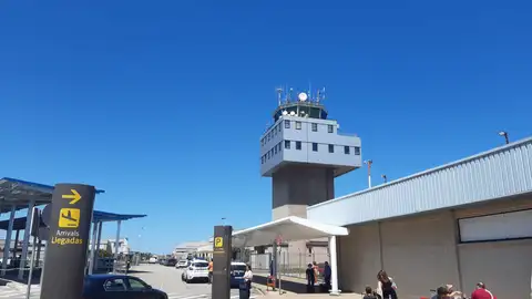 Récor de viajeros en el aeropuerto de Asturias con una subida anual del 35%