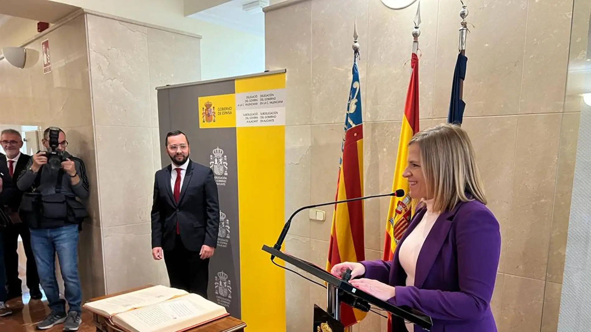 La delegada del Gobierno en la Comunitat, Pilar Bernabé y el subdelegado, Juan Antonio Nieves