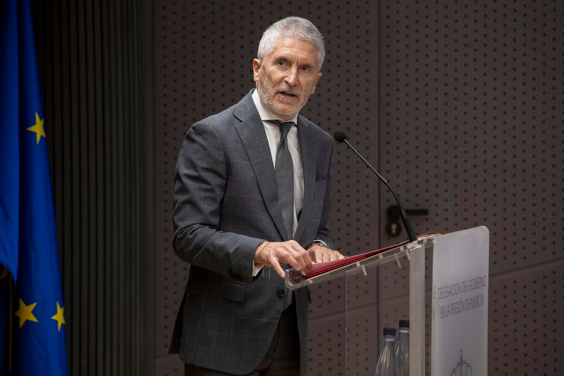 Marlaska transmite a los policías que se intenta que ninguno quede fuera de la amnistía Marlaska transmite a los policías que se intenta que ninguno quede fuera de la amnistía