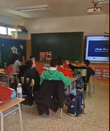 Alumnos del colegio de Retuerta del Bullaque se hacen virales aprendiendo música cofrade con xilófonos Alumnos del colegio de Retuerta del Bullaque se hacen virales aprendiendo música cofrade con xilófonos