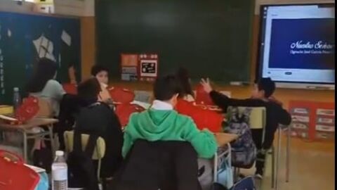 Los alumnos durante la clase de música