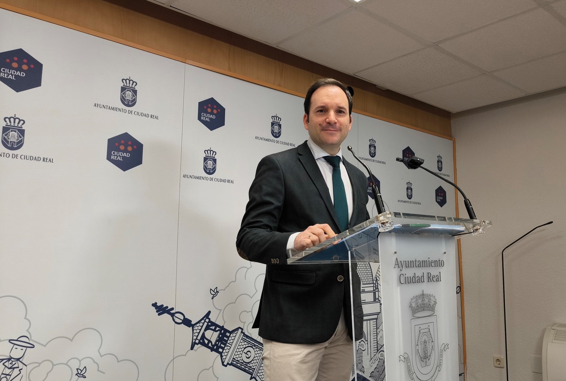 Ciudad Real aprueba 100.000 euros para arreglar deformaciones en la Plaza de Cervantes Ciudad Real aprueba 100.000 euros para arreglar deformaciones en la Plaza de Cervantes