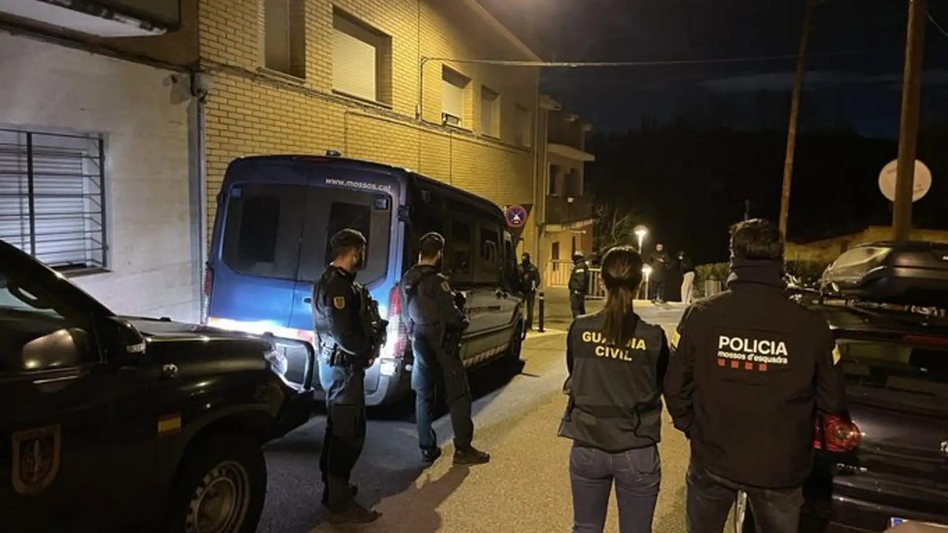 Guardia Civil y Mossos mantienen activo un operativo conjunto contra el yihadismo en la provincia de Barcelona y en Mérida
