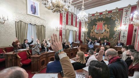 La votación en el pleno de presupuestos 2024 en Alicante 