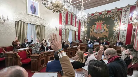 La votación en el pleno de presupuestos 2024 en Alicante La votación en el pleno de presupuestos 2024 en Alicante