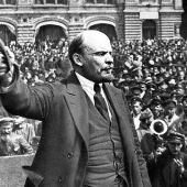 Lenin dando un discurso