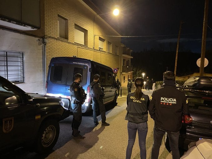 Operación conjunta de Mossos y Guardia Civil contra el terrorismo yihadista en Cataluña y Extremadura Operación conjunta de Mossos y Guardia Civil contra el terrorismo yihadista en Cataluña y Extremadura