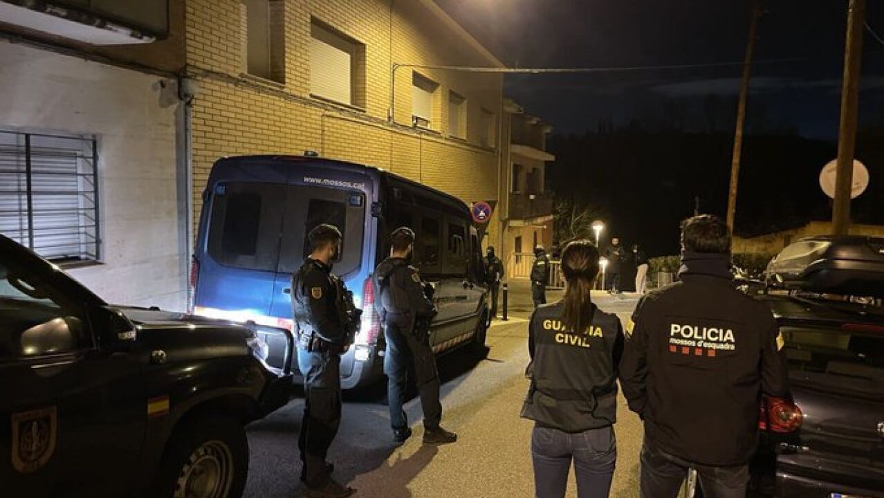 Operación Conjunta De Mossos Y Guardia Civil Contra El Terrorismo ...