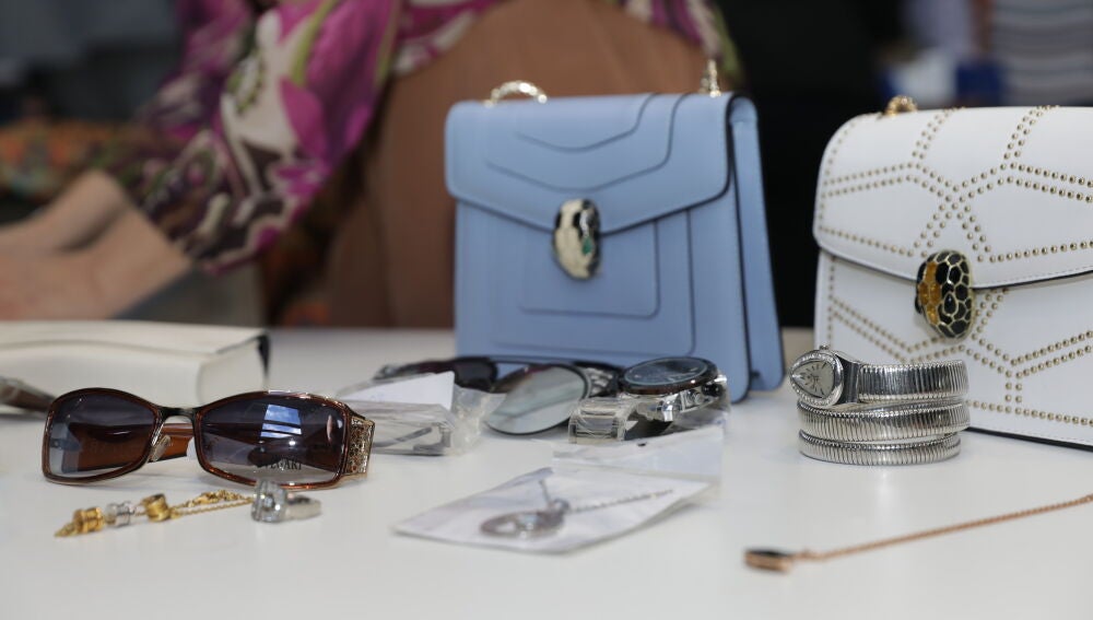Bolsos, gafas y otros complementos que parecen de marca pero no lo son