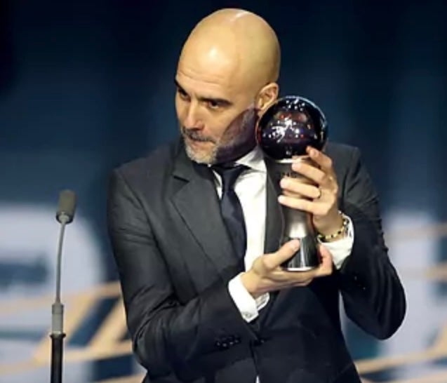 Pep Guardiola surt en defensa de Xavi Pep Guardiola surt en defensa de Xavi