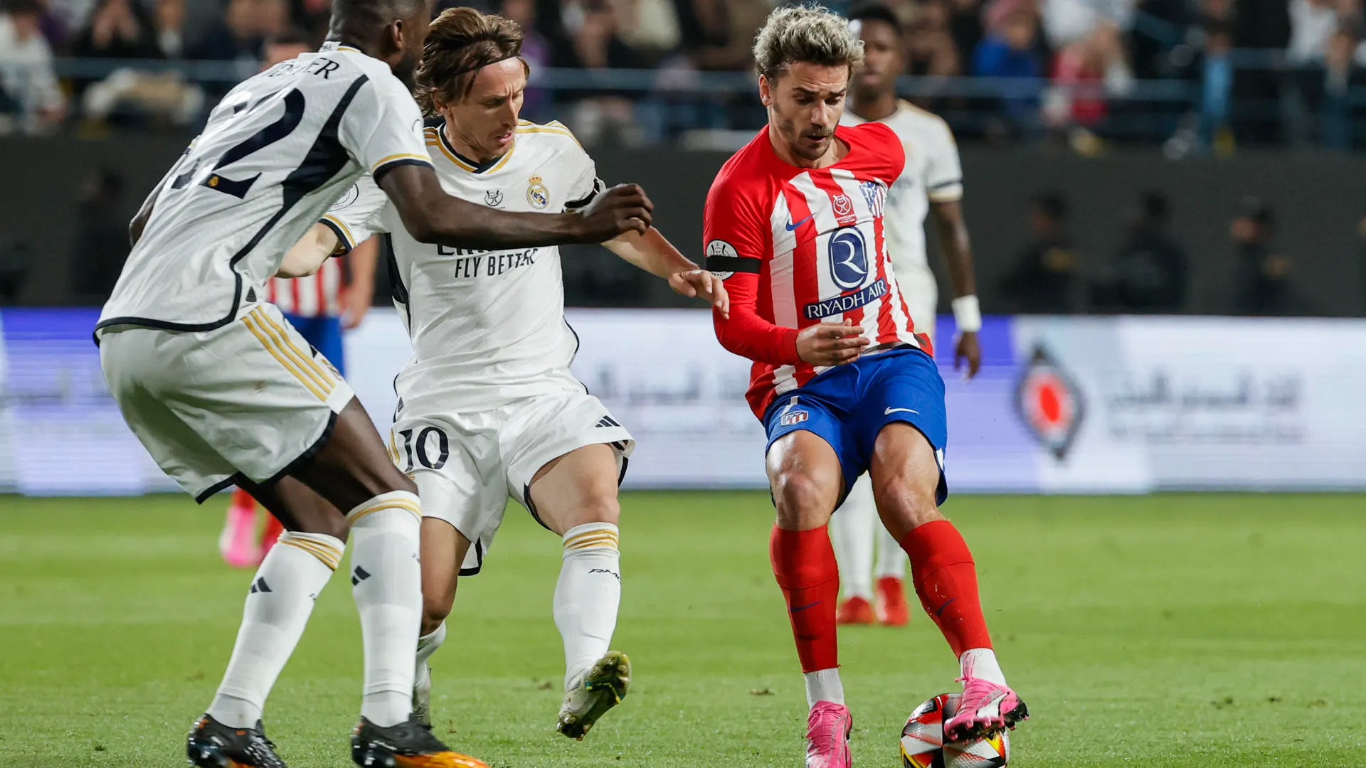 Rudiger, Modric y Griezmann durante la semifinal de la Supercopa de España Rudiger, Modric y Griezmann durante la semifinal de la Supercopa de España