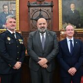 De izquierda a derecha, el nuevo jefe de la Policía Local de Palma, Guillem Mascaró, el alcalde de Palma, Jaime Martínez, y el regidor de Seguridad Ciudadana, Miquel Busquets.
