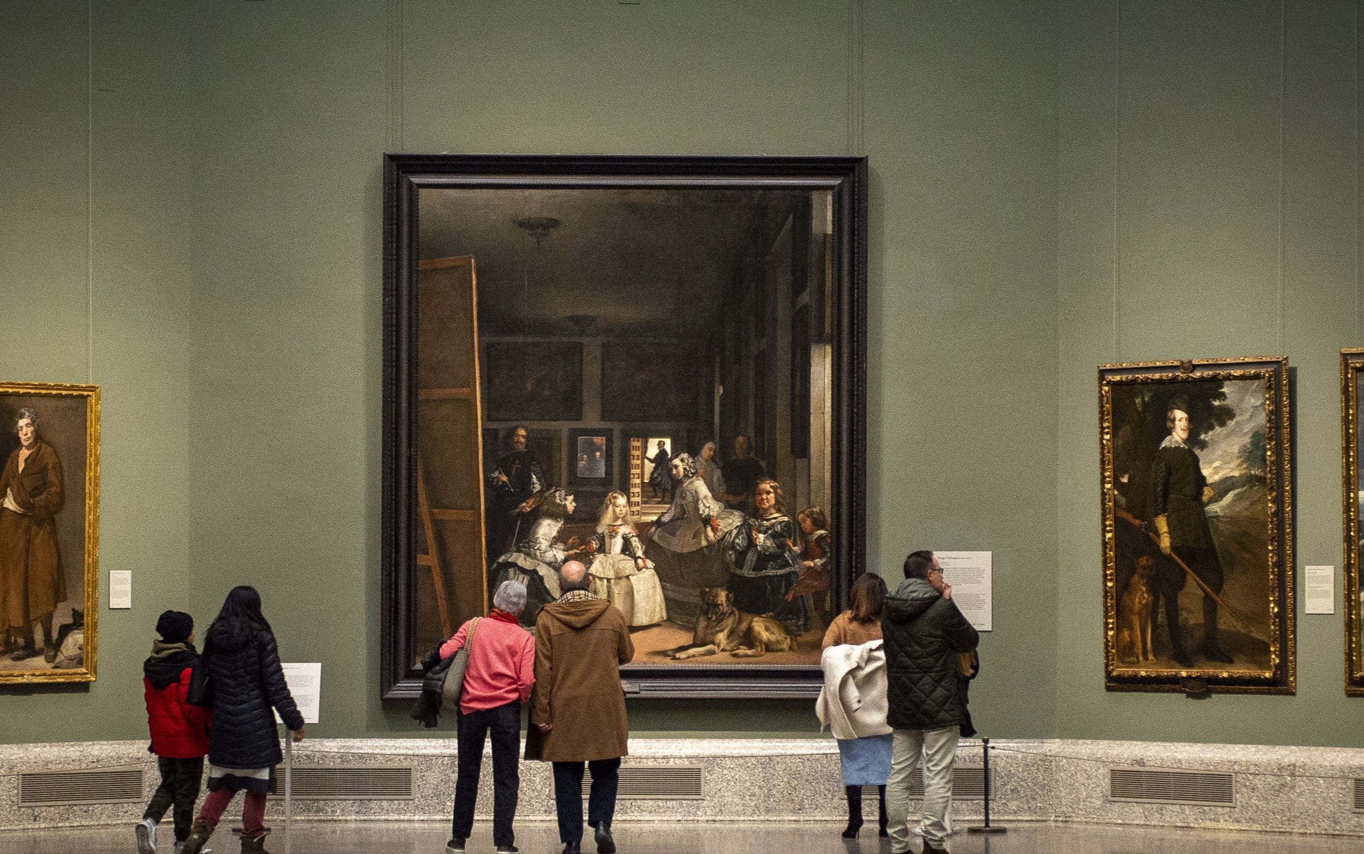 'Las Meninas' de Velázquez ya no están acompañadas por dos 'enanos' 'Las Meninas' de Velázquez ya no están acompañadas por dos 'enanos'