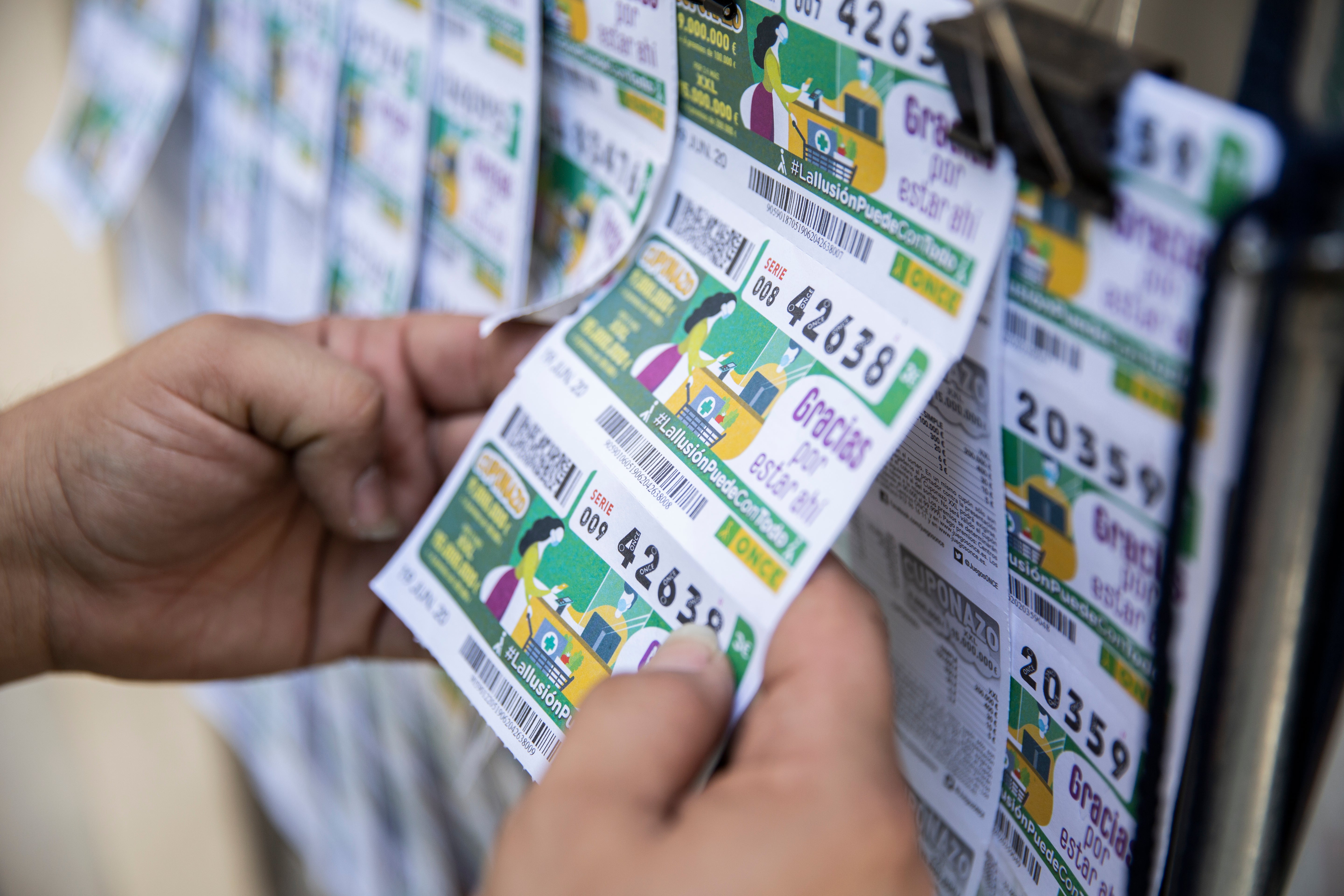 Condenado a seis meses de cárcel por insultar a un vendedor de la ONCE: "Paralítico de mierda" Condenado a seis meses de cárcel por insultar a un vendedor de la ONCE: "Paralítico de mierda"