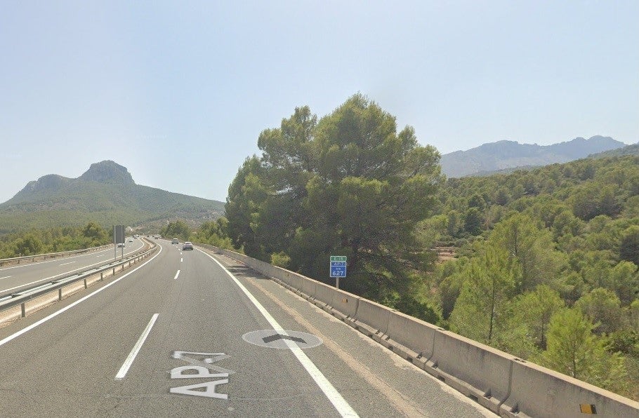 Dos fallecidos en Alicante por la colisión frontal de dos vehículos en la AP-7 Dos fallecidos en Alicante por la colisión frontal de dos vehículos en la AP-7