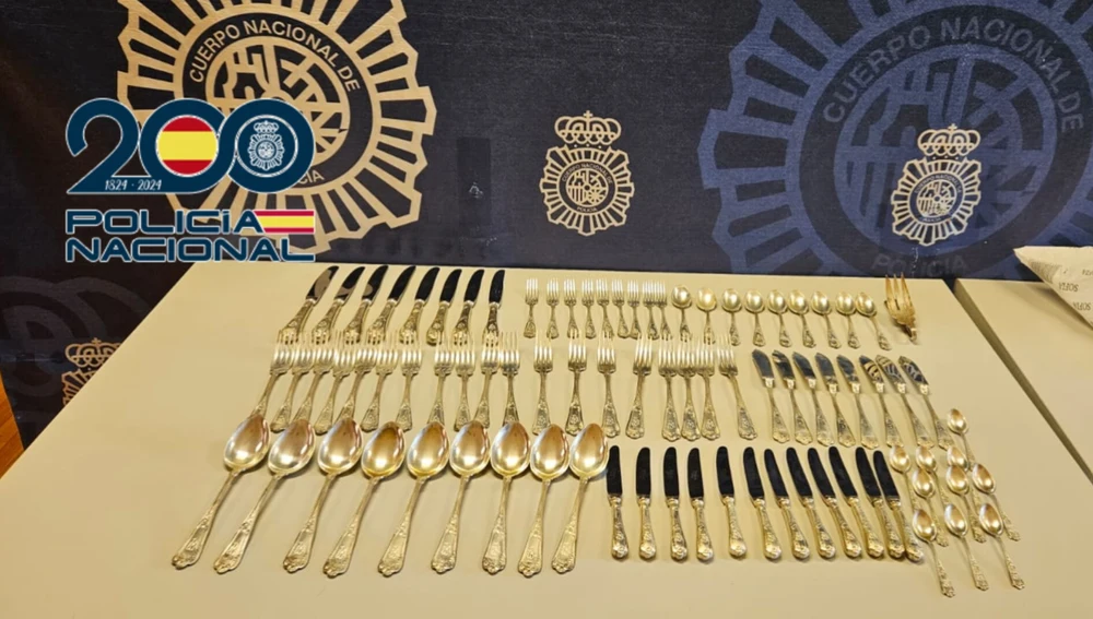 Cubertería de plata del matrimonio recuperada por la Policía Nacional. Cubertería de plata del matrimonio recuperada por la Policía Nacional.