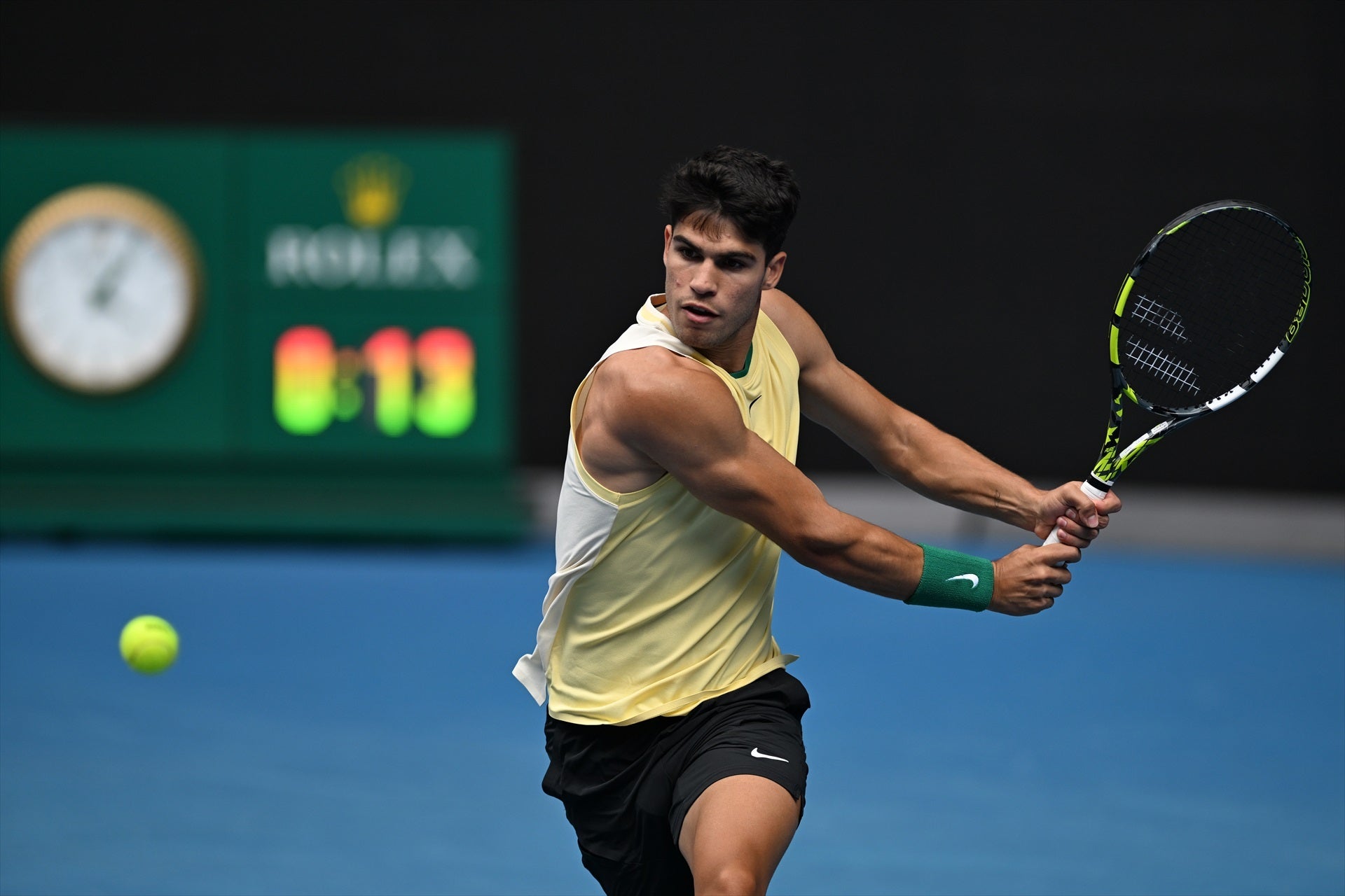 Carlos Alcaraz avanza en el Open de Australia tras vencer al italiano Sonego Carlos Alcaraz avanza en el Open de Australia tras vencer al italiano Sonego