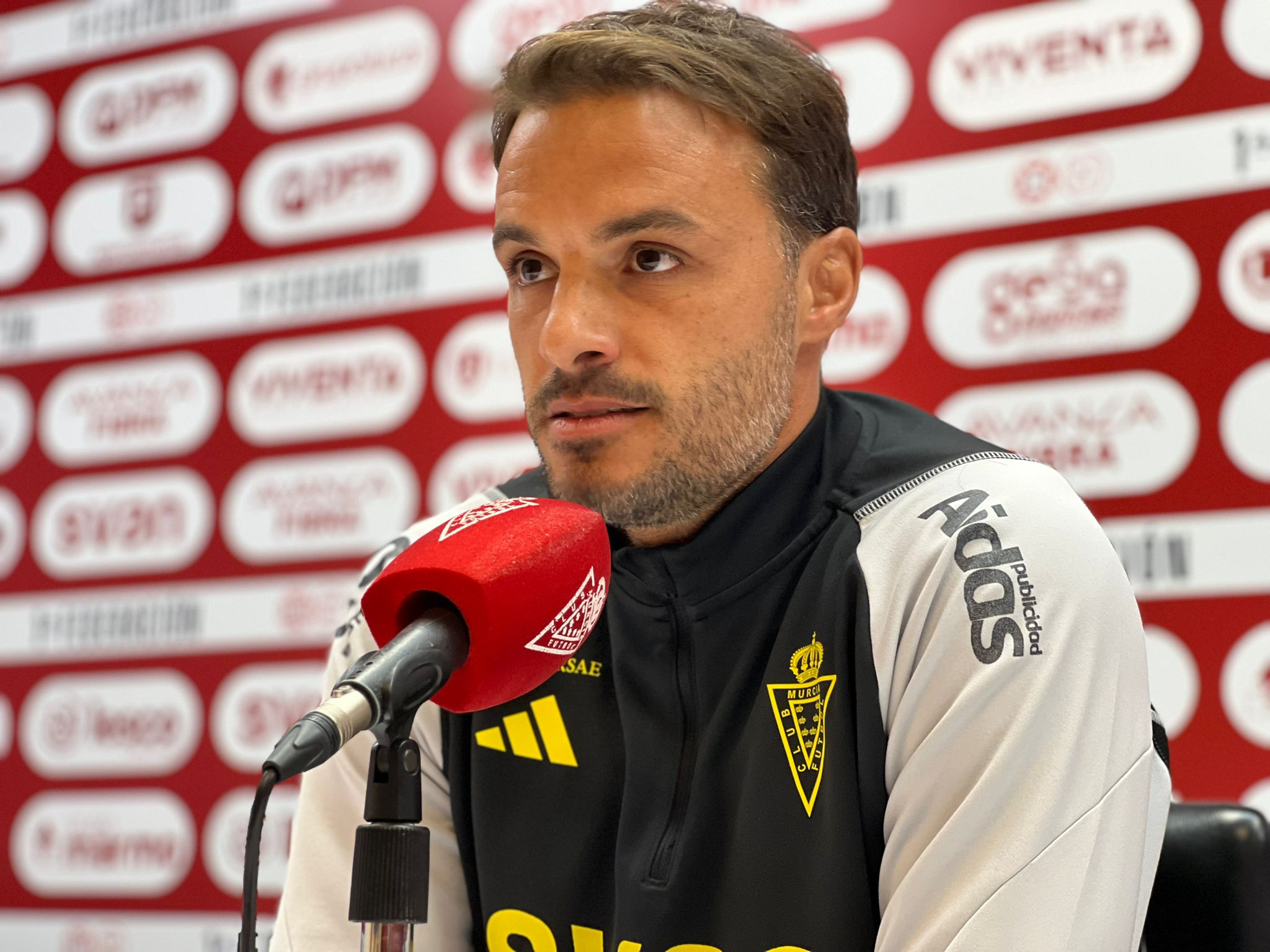 Pedro León: “Quiero jugadores que tengan la cabeza en el Real Murcia, quien no quiera estar aquí que busque una solución” Pedro León: “Quiero jugadores que tengan la cabeza en el Real Murcia, quien no quiera estar aquí que busque una solución”