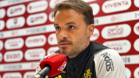 Pedro León: “Quiero jugadores que tengan la cabeza en el Real Murcia, quien no quiera estar aquí que busque una solución”