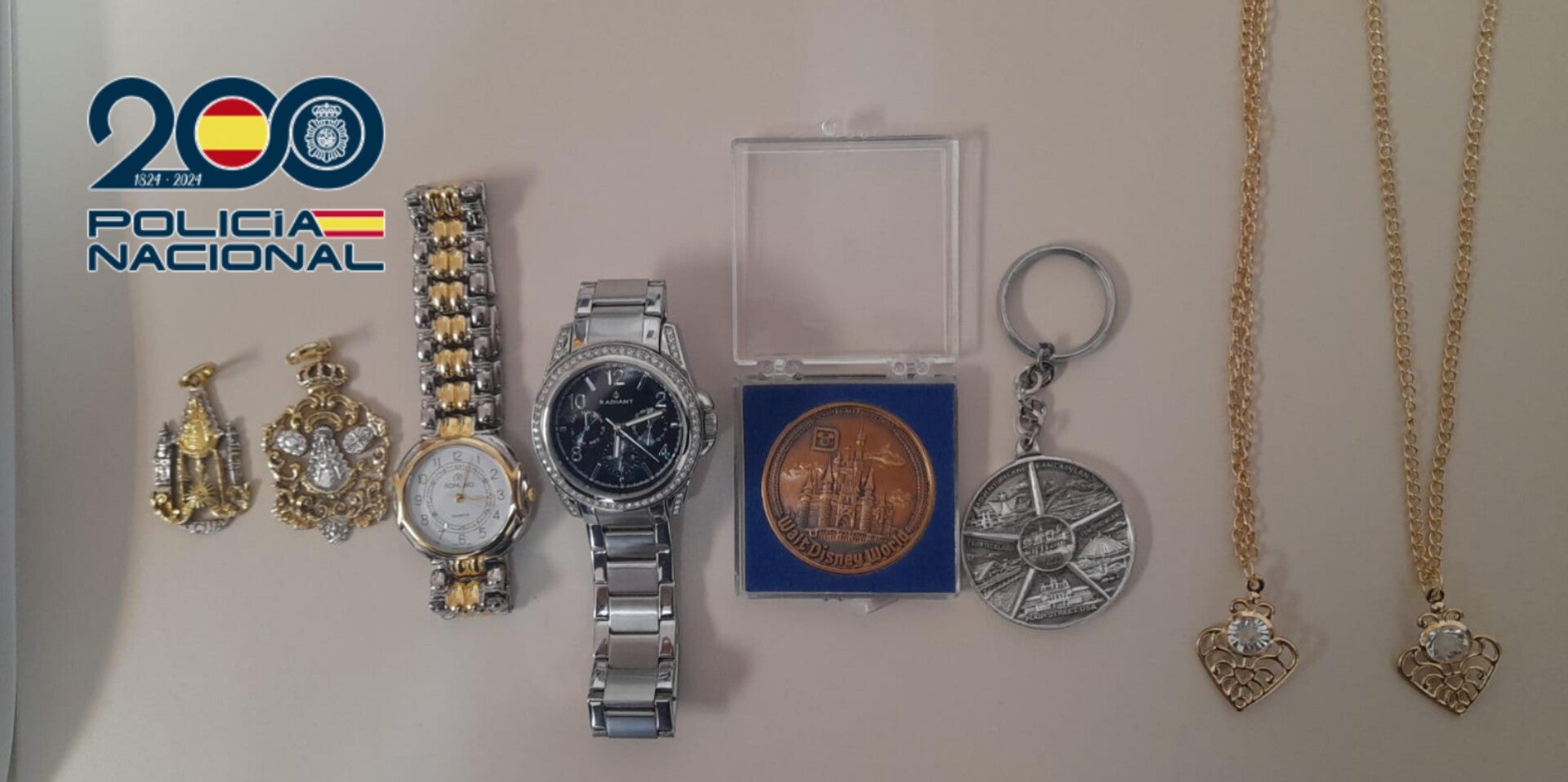 Elche: detenida una pareja por robar 140.700 euros en joyas, relojes y artículos de plata a un matrimonio de ancianos Elche: detenida una pareja por robar 140.700 euros en joyas, relojes y artículos de plata a un matrimonio de ancianos