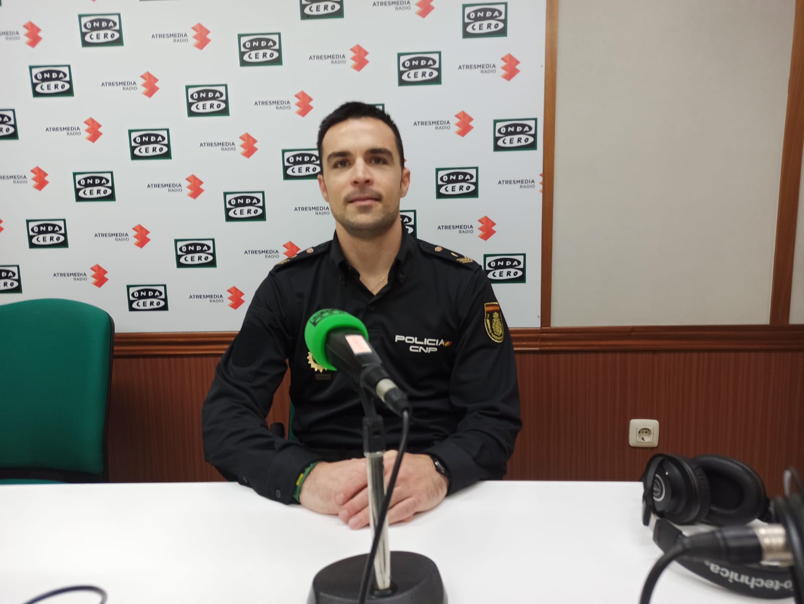 El `ángel custodio´ que salvó la vida a una mujer en Ciudad Real: "Orgullo, satisfacción y deber cumplido" El `ángel custodio´ que salvó la vida a una mujer en Ciudad Real: "Orgullo, satisfacción y deber cumplido"