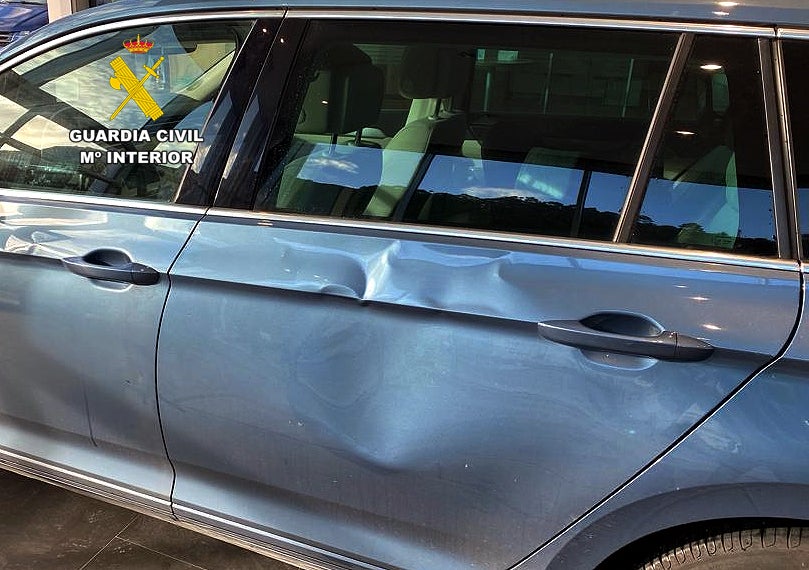 La Guardia Civil de Cantabria detiene a un varón que se lanzó en dos ocasiones a vehículos en marcha La Guardia Civil de Cantabria detiene a un varón que se lanzó en dos ocasiones a vehículos en marcha
