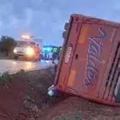 Imagen del autobús accidentado Imagen del autobús accidentado