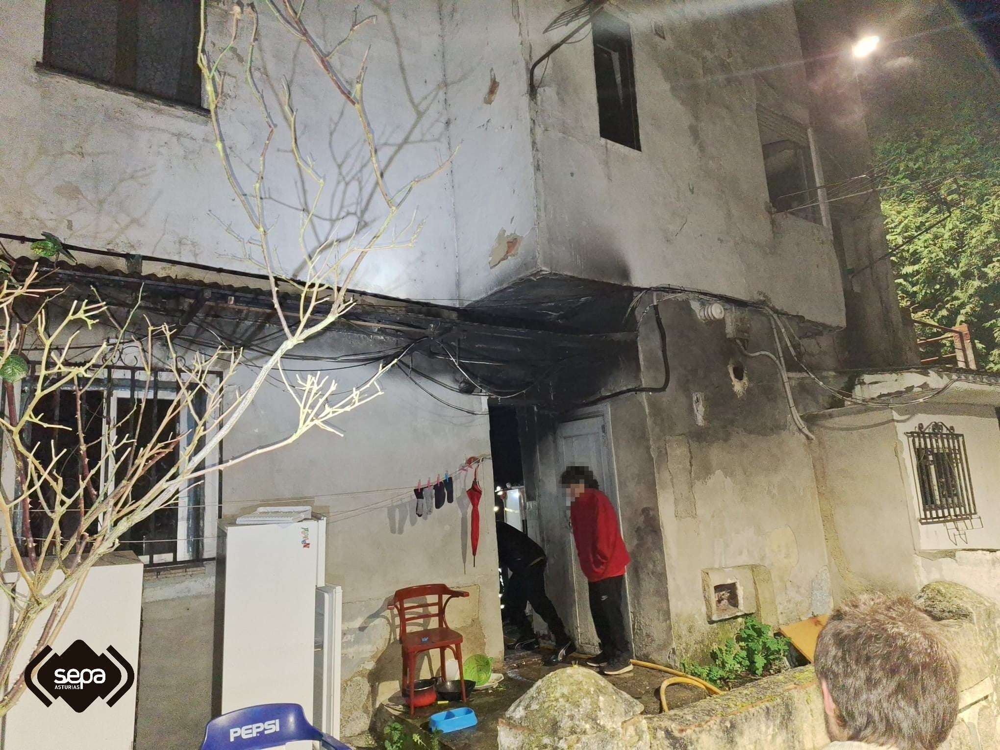 Intoxicada una mujer de 64 en un incendio en una vivienda de Aller Intoxicada una mujer de 64 en un incendio en una vivienda de Aller