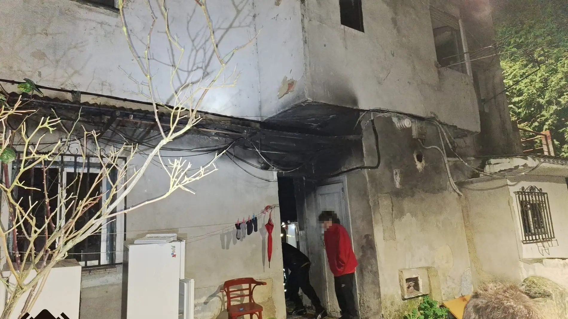 Intoxicada una mujer de 64 en un incendio en una vivienda de Aller