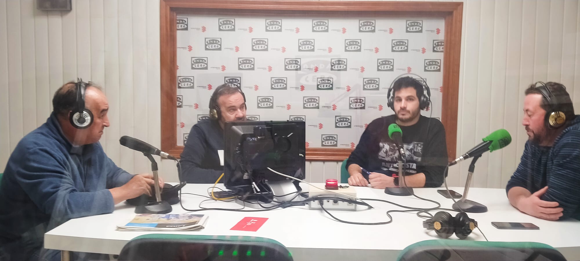 Divertida tertulia con Alberto Parrilla Divertida tertulia con Alberto Parrilla