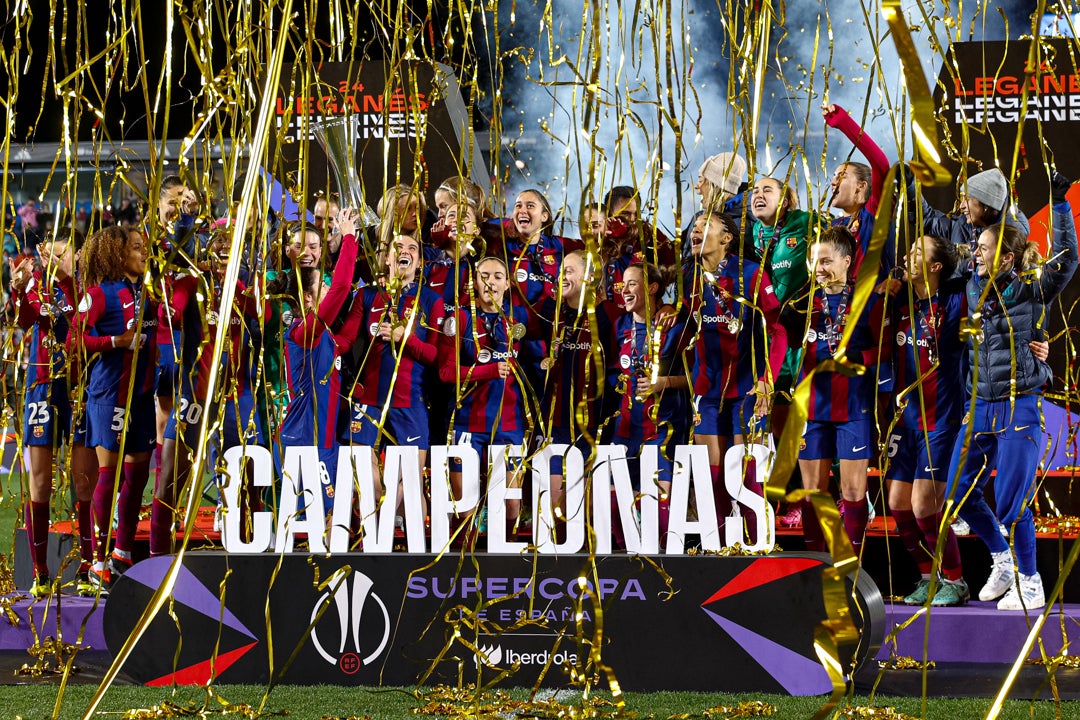El Barcelona devora al Levante y se alza con su cuarta Supercopa El Barcelona devora al Levante y se alza con su cuarta Supercopa