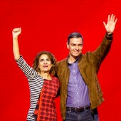 Pedro Sánchez y María Jesús Montero durante el acto del PSOE en A Coruña