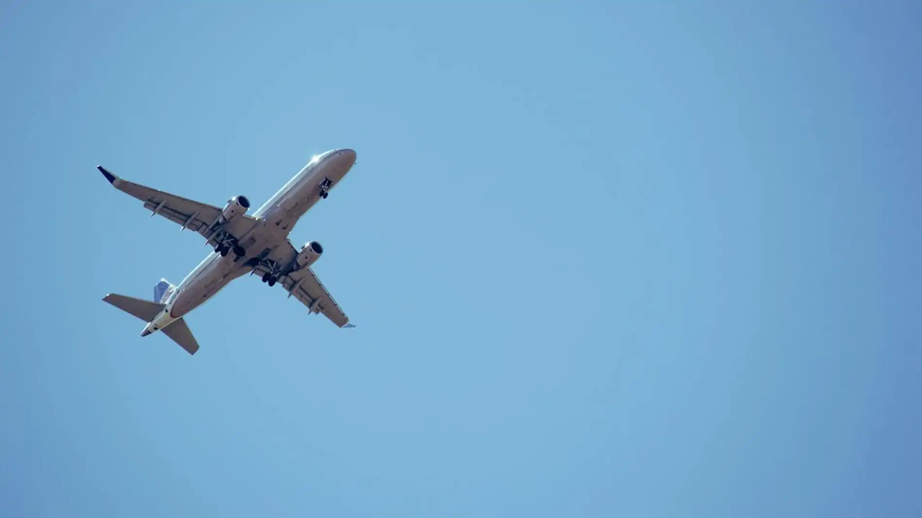 Se estrella un avión de pasajeros en el noreste de Afganistán