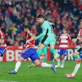 Álvaro Morata marca el gol de la victoria del Atlético en Los Cármenes