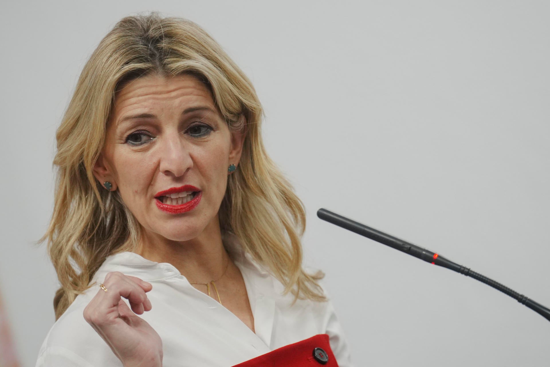 Cuántas horas se reduciría la jornada laboral con la nueva propuesta de Yolanda Díaz Cuántas horas se reduciría la jornada laboral con la nueva propuesta de Yolanda Díaz