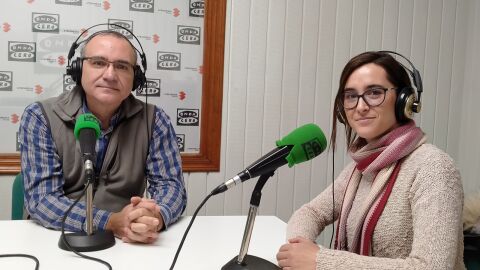 Agust&iacute;n C&aacute;mara, presidente, y Ver&oacute;nica S&aacute;nchez, nueva directora de la banda de la Agrupaci&oacute;n Musical 'Maestro Ib&aacute;&ntilde;ez'