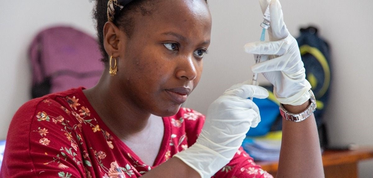 Camerún, pionero en el mundo en inocular masivamente la vacuna infantil contra la malaria Camerún, pionero en el mundo en inocular masivamente la vacuna infantil contra la malaria