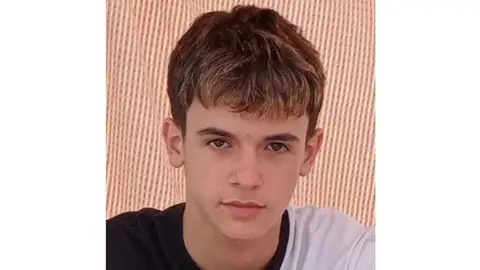 Buscan a Iker Silva, un adolescente de 14 años desaparecido en Vigo Buscan a Iker Silva, un adolescente de 14 años desaparecido en Vigo