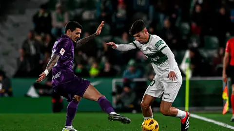 Rodrigo Mendoza, en una acción del partido ante el Real Valladolid Rodrigo Mendoza, en una acción del partido ante el Real Valladolid