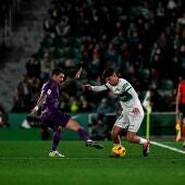 Rodrigo Mendoza, en una acción del partido ante el Real Valladolid