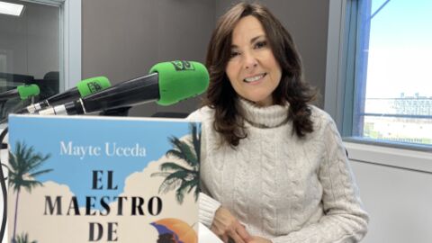 La escritora Mayte Uceda presentando &quot;El maestro de azúcar&quot;