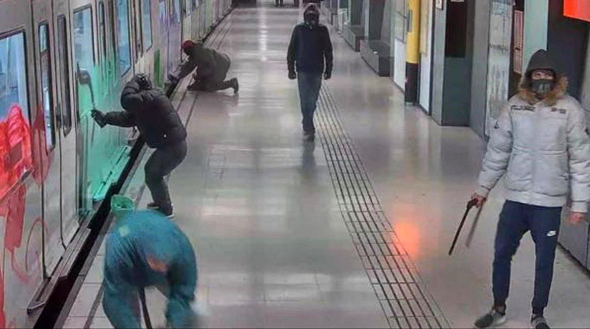 La reacción del sector de los graffiteros al último ataque en el metro de Barcelona La reacción del sector de los graffiteros al último ataque en el metro de Barcelona
