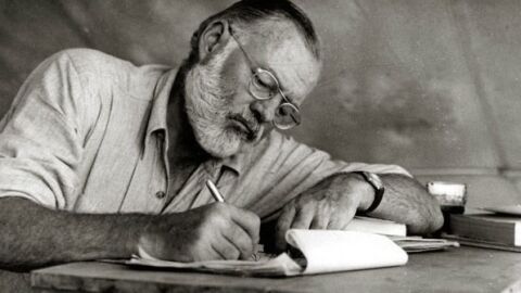 El escritor Ernest Hemingway 
