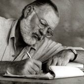El escritor Ernest Hemingway 