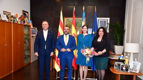 Bel&eacute;n Ramos, junto con el alcalde Benlloch, la concejala de Fiestas, Miriam Caravaca y el presidente de la Junta de Fiestas, Toni Carmona. 