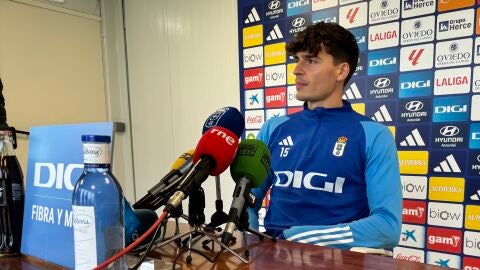 23-1 Luengo en la sala de prensa del Requexon