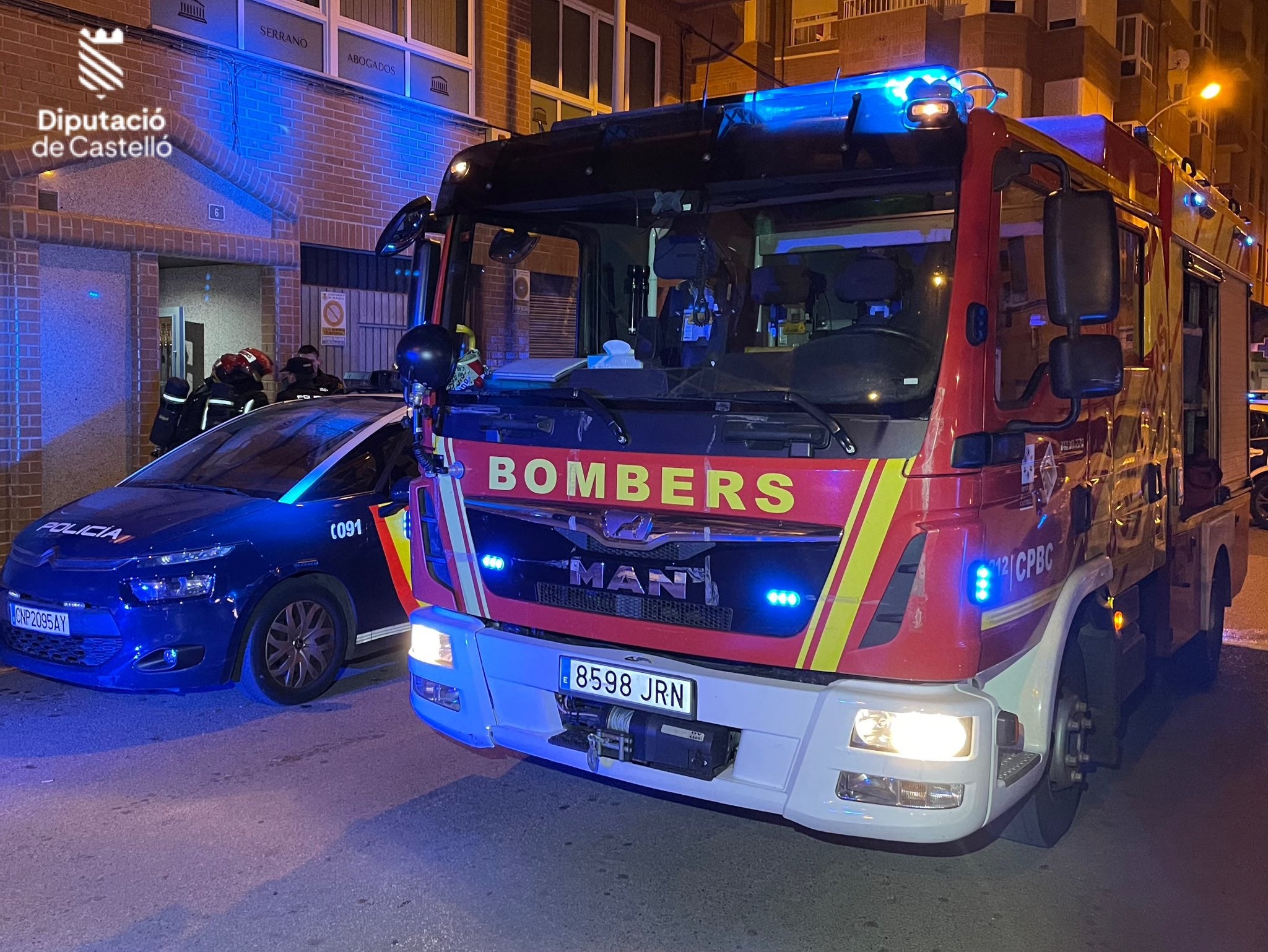 Trasladan al Hospital a cuatro personas, incluidos dos menores, por posible intoxicación por monóxido de carbono en Vila-real Trasladan al Hospital a cuatro personas, incluidos dos menores, por posible intoxicación por monóxido de carbono en Vila-real