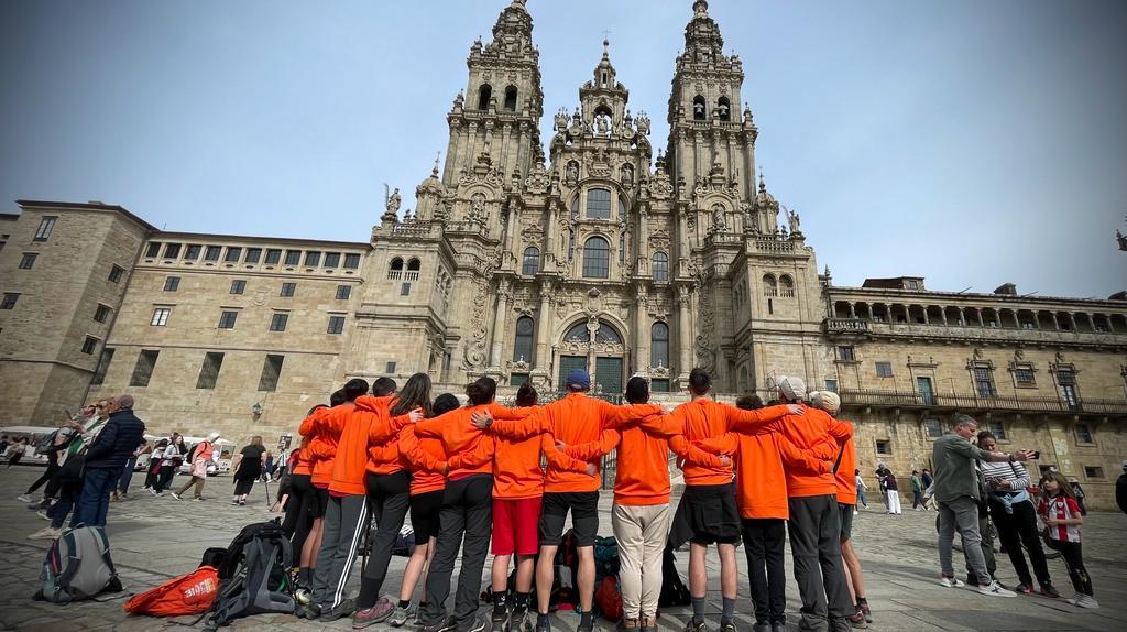 Diez adolescentes se 'desengancharán' del móvil durante una semana en el Camino de Santiago Diez adolescentes se 'desengancharán' del móvil durante una semana en el Camino de Santiago